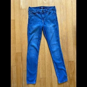 Hollister Mid Rise Super Skinny 5R 27W 30L